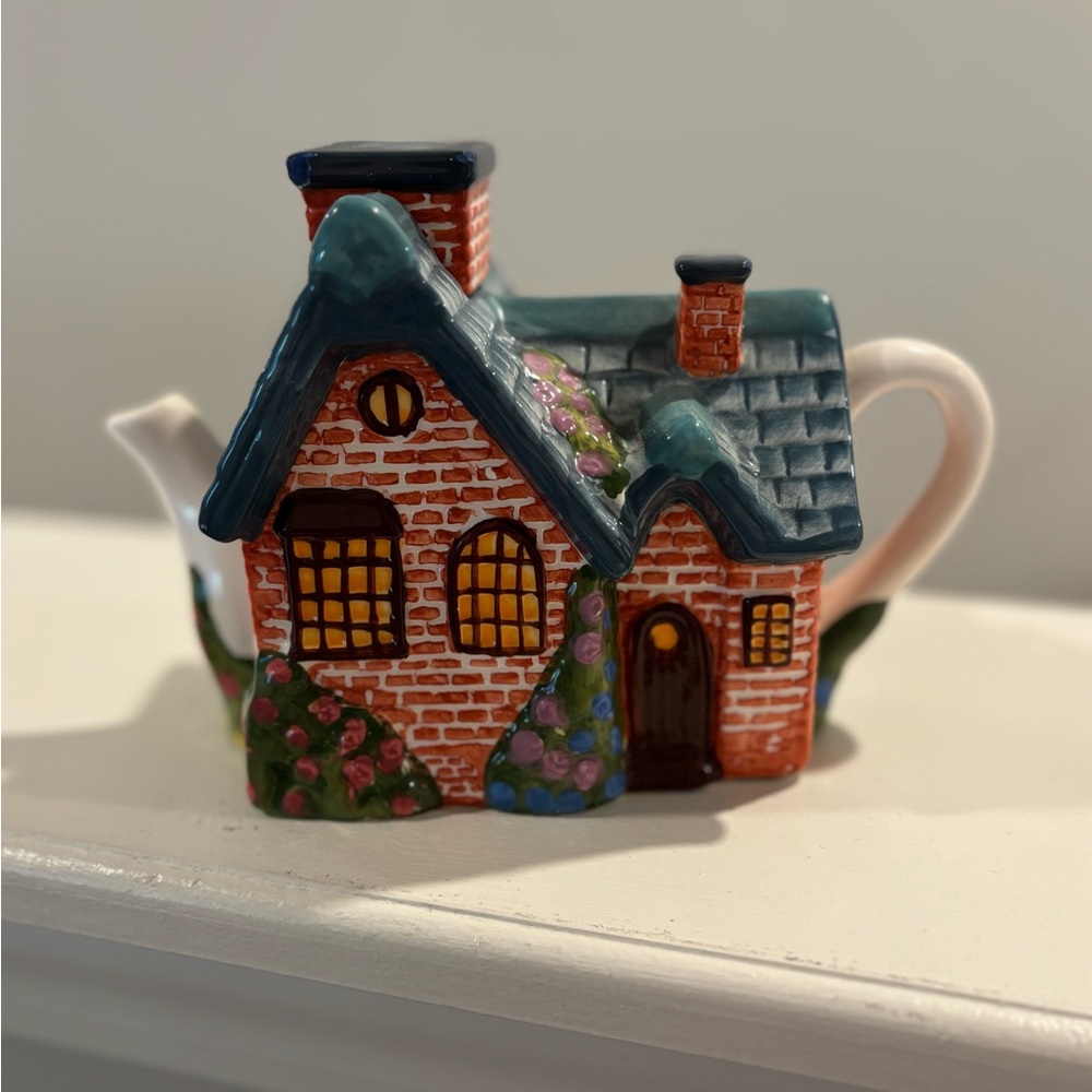 Charming Cottage Teapot Thomas Kinkade